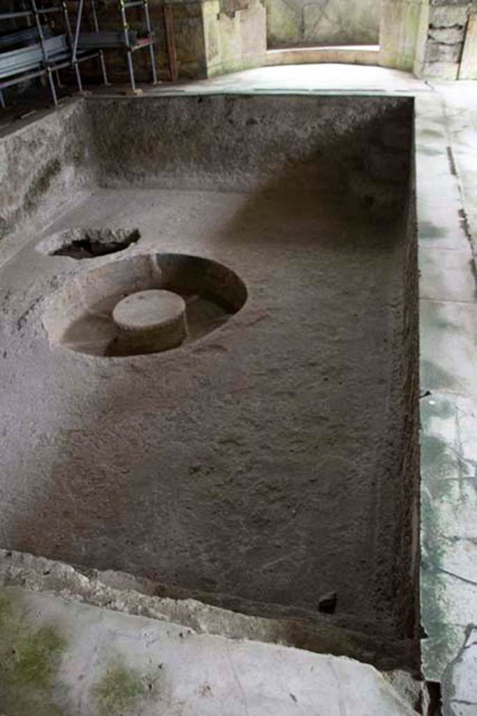 Suburban Baths, Herculaneum. May 2017. Looking east across pool in second larger caldarium.
Photo courtesy of Nicolas Monteix.